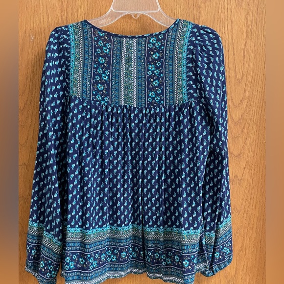 Cute blouse - Picture 2 of 3